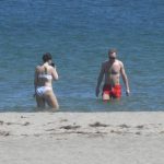 И замириса на море: На бургаския плаж наблягат на слънчеви бани, студено е за цамбуркане (+18 СНИМКИ) - Zashtoto