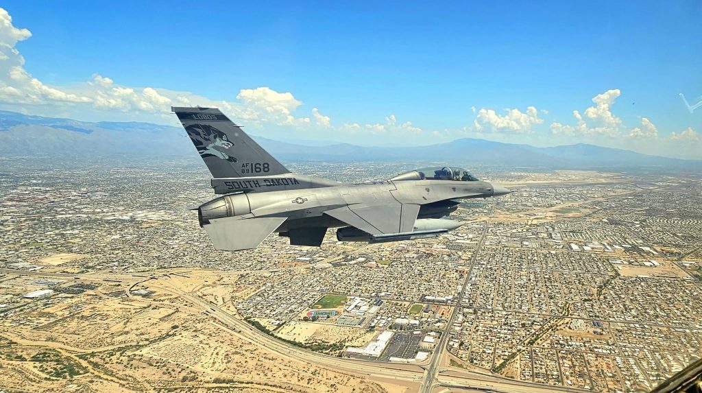 България вече има 8 обучени пилоти за F-16, до края на 2026 ще станат 11 България вече има 8 обучени пилоти за F-16, до края на 2026 ще станат 11 - Zashtoto